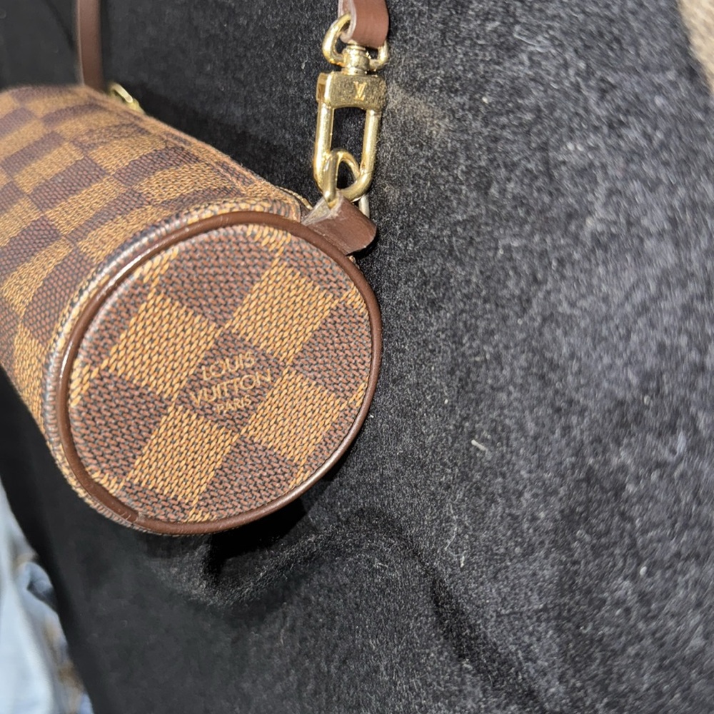 Women’s or Men's Louis Vuitton Damier Ebene pochette Papillon! With COA 10/10!🔥 - Picture 14 of 16